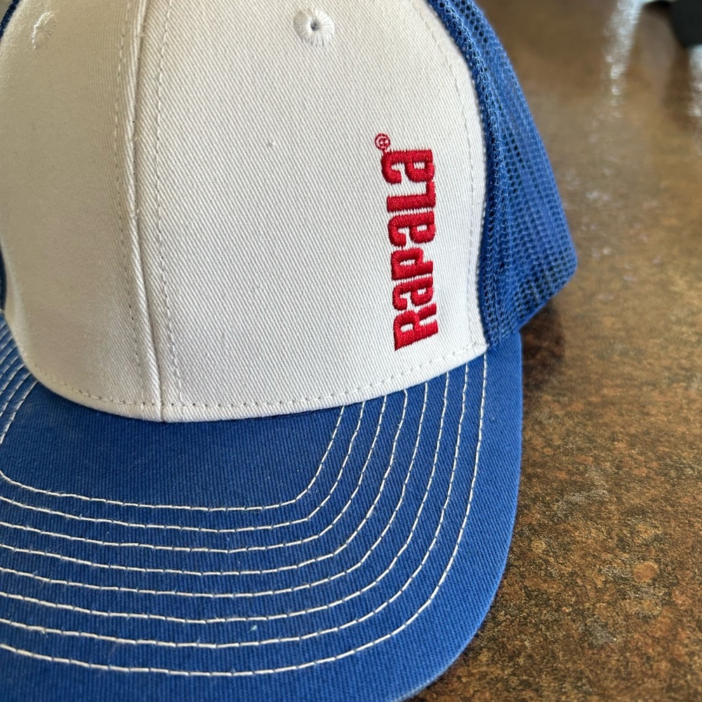 Snap back hat - Picture 2 of 3